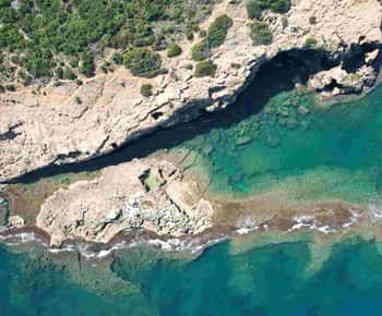 Din Denia: Excursie cu barca la Peștera Tallada cu înot opțional