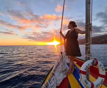 Câmara de Lobos: Unforgettable sunset on a traditional Xavelha boat