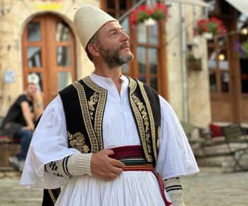 Vestiti come un abitante di Gjirokastra