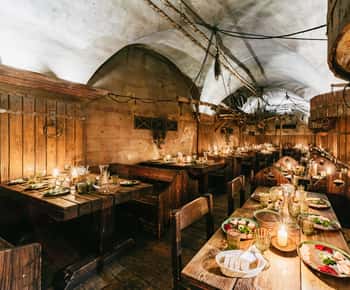 Prague: Medieval Dinner with Unlimited Drinks