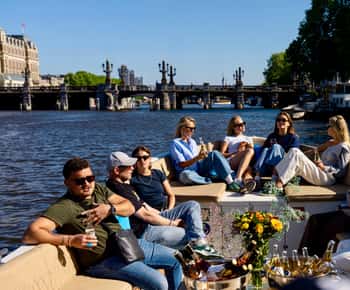 Amsterdam: Canal Cruise in Open Boat with Drink Option