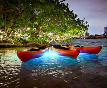 San José: Experiencia Romántica Nocturna para 2 con Kayak de Luces