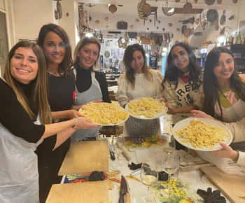 Nápoles: Clase de cocina de pasta con tiramisú y bebida