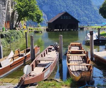 From Vienna/Bratislava: Wachau, Melk, Salzburg Full-Day Tour