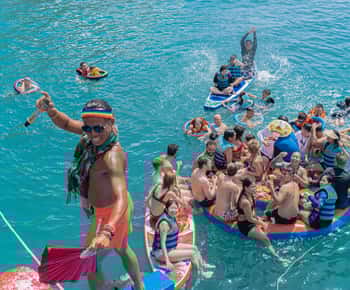 Nha Trang Snorkel en los Arrecifes de Coral y Fiesta en el Bar Flotante