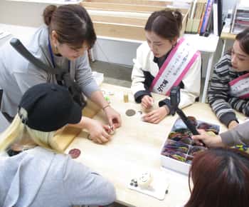 Taller de fabricación de posavasos de tatami y visita a la fábrica de Sukagawa