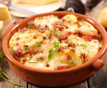 Annecy: Traditional Food Group Walking Tour