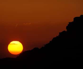 Wadi Rum: 8 uur zonsondergang en lunch, kameeltocht, zandskiën