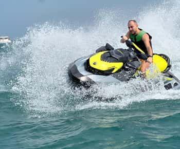 ドバイ イースト: サウンド システム付きのガイド付き JetsKi ライド!