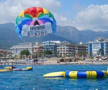 Vola sopra Alanya: l'ultima avventura di parasailing!