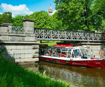 Tukholma: Royal Bridges & Canal Boat Tour with Audio Guide.