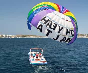 Mellieha-Bucht: Parasailing