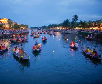Båttur på Hoai-elven om natten med slippelykt i Hoi An