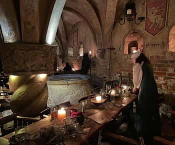 Medieval Nights: Getränk, Snack-Verkostung & geführte Abenteuer