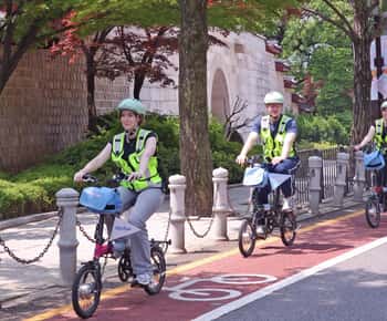 Seoul: City Highlights Morning eBike Tour