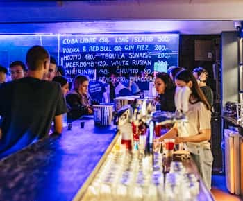 Pub Crawl with Unlimited Drinks and Cocktails