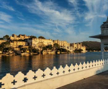Udaipur: 2-Day Private Tour with Guide & Boat Ride