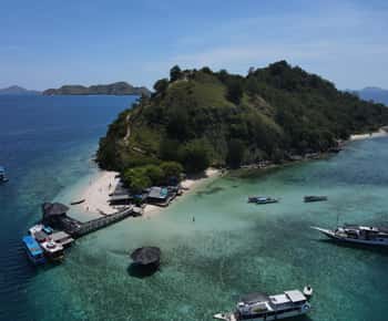 Labuan Bajo: 3-Day Komodo Island and Pink Beach Tour