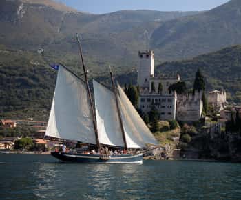 Malcesine: Panorama-Kreuzfahrt auf historischem Segelboot