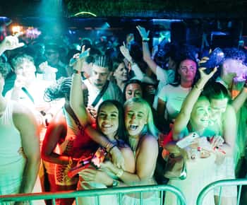 Ayia Napa: Agenda White Party - Pambos Napa Rocks stora scen