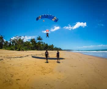 Experiencia de paracaidismo en tándem en Mission Beach