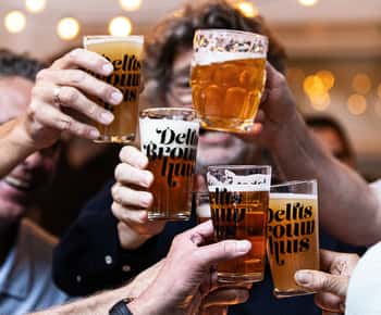 Delft: Smaking av håndverksøl i middelalderbryggeri med snacks