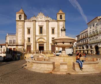 From Lisbon: Evora Private Day Trip with Wine Tasting
