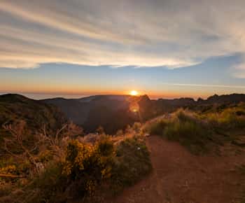 Madeira: Pico Arieiro Sunset with Stairway to Heaven Option