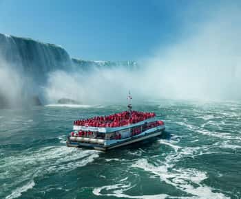 Toronto: Niagara Falls Tour with Cruise and Behind The Falls