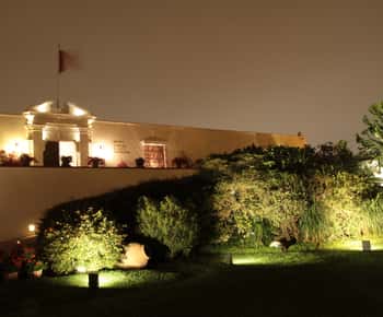 Lima: Huaca-Ruinen und Larco-Museum bei Nacht mit Abendessen
