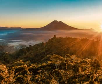 Bali: Mount Batur Sunrise Trek With Guide and Breakfast