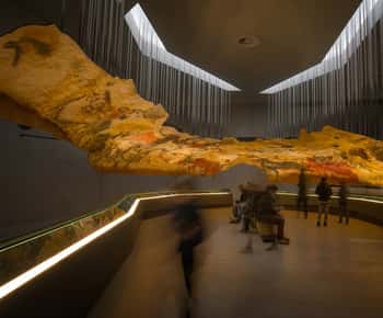 From Sarlat-la-Canéda: Lascaux IV and Cave Art Full-Day Tour