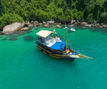 Passeio de Escuna pelas Praias e Ilhas Deslumbrantes de Paraty