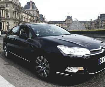 Parijs: Privé transfer van/naar luchthaven Beauvais