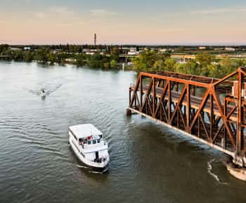Sacramento: City Cruises River Cruise with History Guide