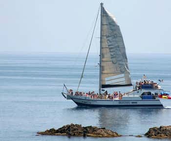 Lloret de Mar: Catamaran Cruise with Food, Drinks, and Music