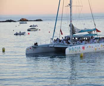 De Rosas: Passeio de Catamarã ao pôr do sol