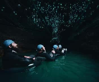 Cavernas de Waitomo: Experiência de Rafting no Labirinto de Água Negra
