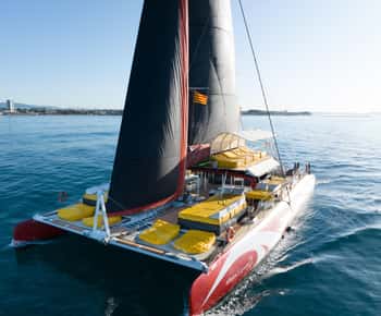 Cambrils: Croazieră pe catamaran cu băuturi și opțiunea de prânz la grătar
