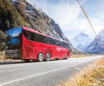 Queenstownista: Milford Soundin päiväretki premium-bussilla