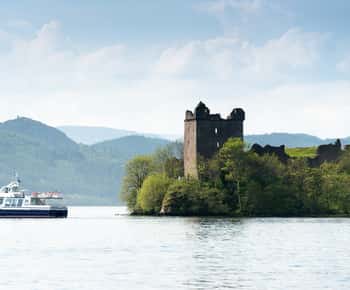Loch Ness: Urquhartin linnan edestakainen risteily