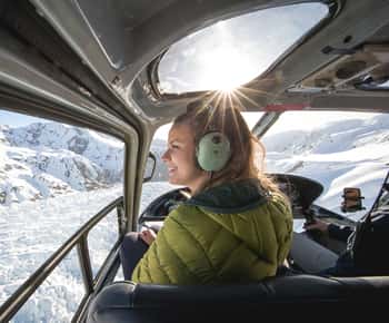 Voo de helicóptero e aterragem na neve nos glaciares Franz Josef e Fox