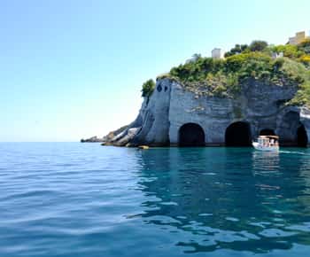 Tour en barco de 5 horas por la isla de Ponza