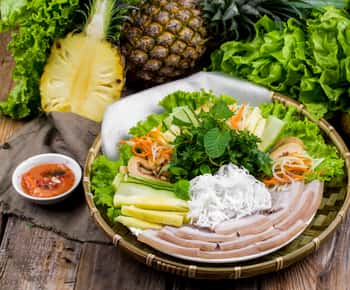 Hoi An: Evening Food Tour with 7 Tastings and Boat Trip