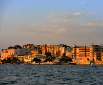 Udaipur: Full Day Private City Tour with Optional Boat Ride