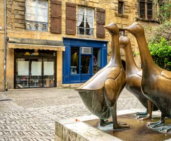 Sarlat Gourmet Tour & Market Visit with Tastings