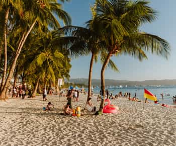 Boracay: Island and Beach-Hopping Boat Tour with Snorkeling