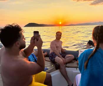 Private Sunset Boat Tour with Music and Wine