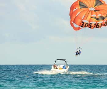 Boracay: Experiência de Parasailing a solo ou em tandem