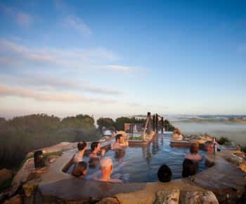 From Melbourne: Peninsula Hot Springs & Bathing Boxes Tour